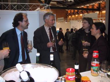 MFS - Apéro:<BR>
Herren Specker, TechnoPark und Mitglied der Group of 15 und Bühler, Präsident IFMA<BR>
mit den Frauen Caravatti-Felchlin und Pericin, Vorstandsmitglieder FM Schweiz