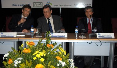 Joo Taborda Craveiro (APMI), Francisco Van Zeller (confadarao da industria),<BR>
 Prof. Lus Andrade Ferreira (Universidade do Porto)