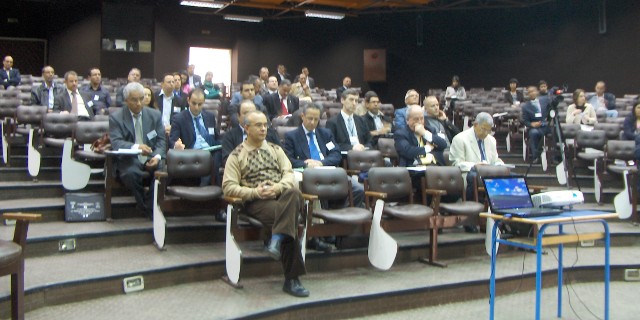 Die Teilnehmer im Auditorium bei der Erffnung des Symposiums.