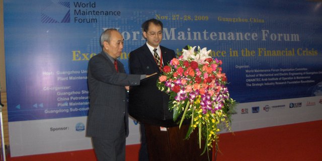 Mr. Chan Tung (US): Maintenance Education and e-learning in the US (left)<BR>
Mr. Bob Xu (right).