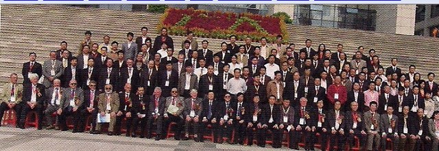 Participants in front of Guangzhou University.